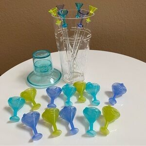 Like new Martini shaker with ice packs and stirs sticks